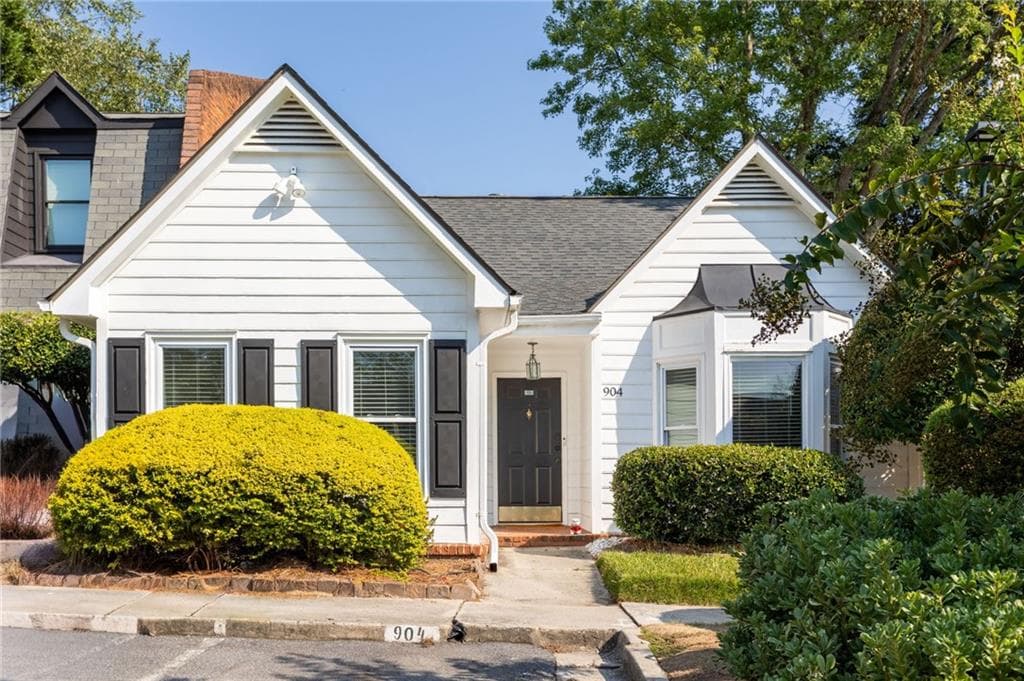 2 bedroom, 2 bathroom, 1,566 sq ft townhouse for sale at 904 Lenox Hill Court, Atlanta, GA 30324
