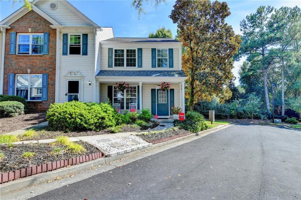 2 bedroom, 3 bathroom, 1,218 sq ft townhouse for sale at 10900 Wittenridge Drive B5, Alpharetta, GA 30022 — photo 6
