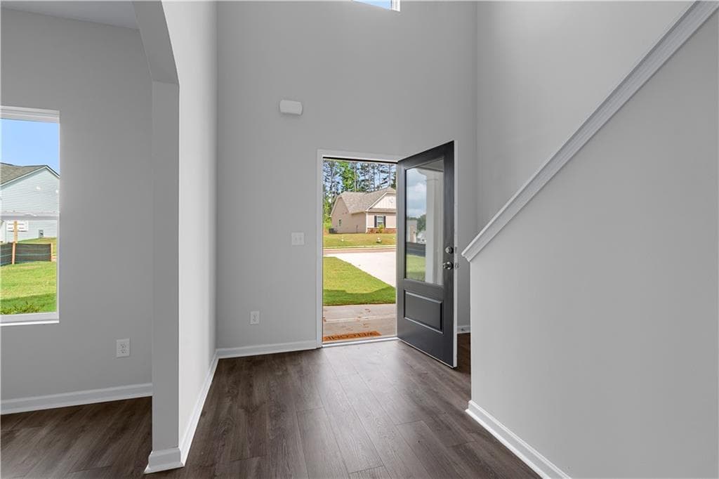 5 bedroom, 3 bathroom, 2,400 sq ft single family residence for sale at 481 Charleston Place, Villa Rica, GA 30180 — photo 2