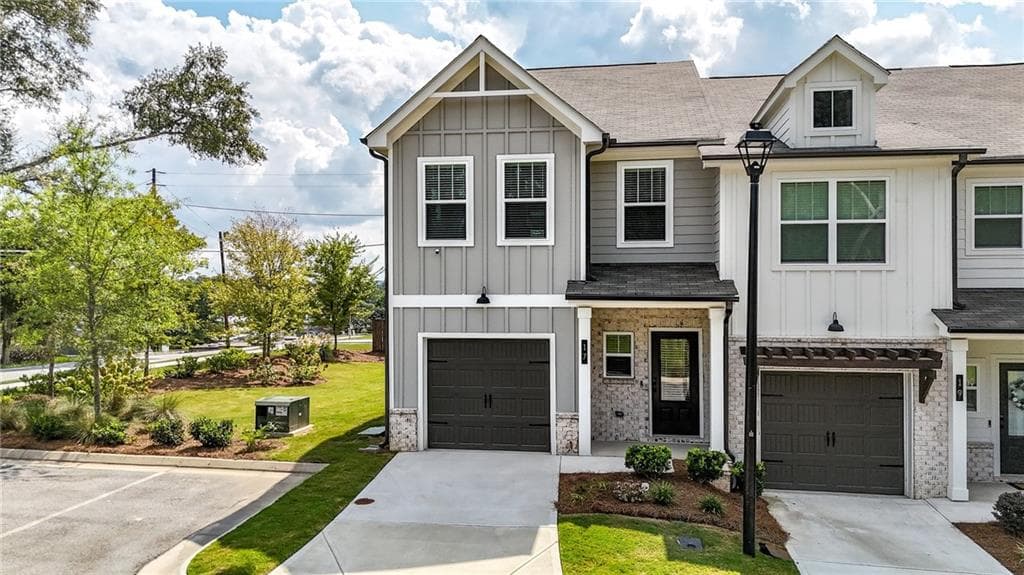3 bedroom, 3 bathroom, 1,585 sq ft townhouse for sale at 17 Benscot Drive, Austell, GA 30106