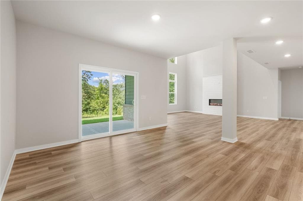 6 bedroom, 5 bathroom, 3,829 sq ft single family residence for sale at 140 Serenade Creek Road, Mcdonough, GA 30252 — photo 4