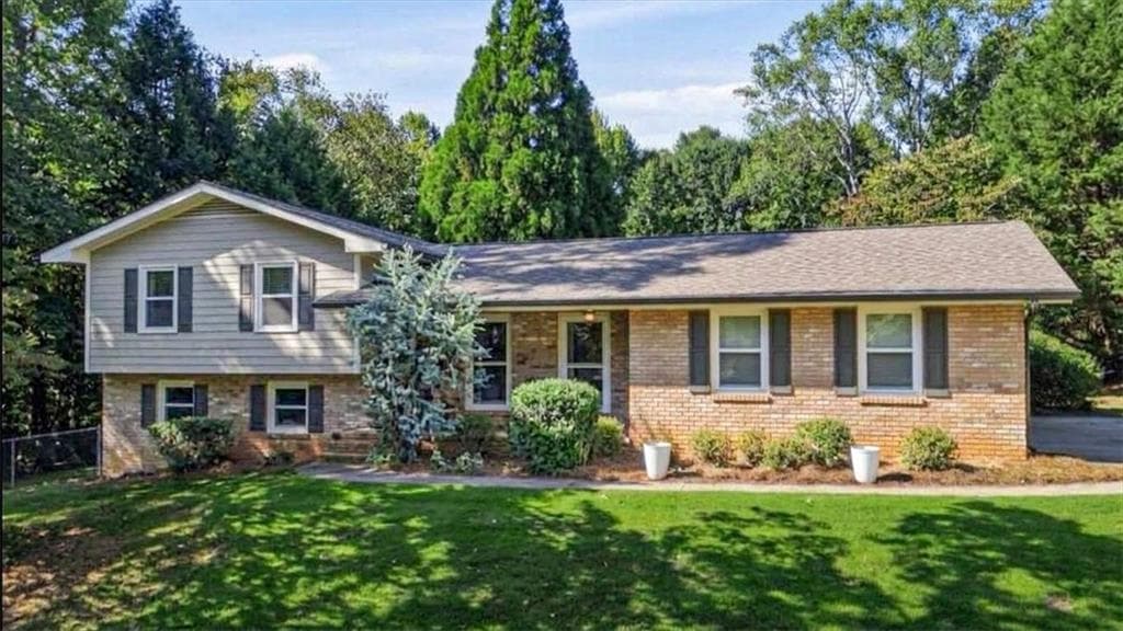 4 bedroom, 2 bathroom, 2,001 sq ft single family residence for sale at 669 Foxcliffe Court, Smyrna, GA 30082