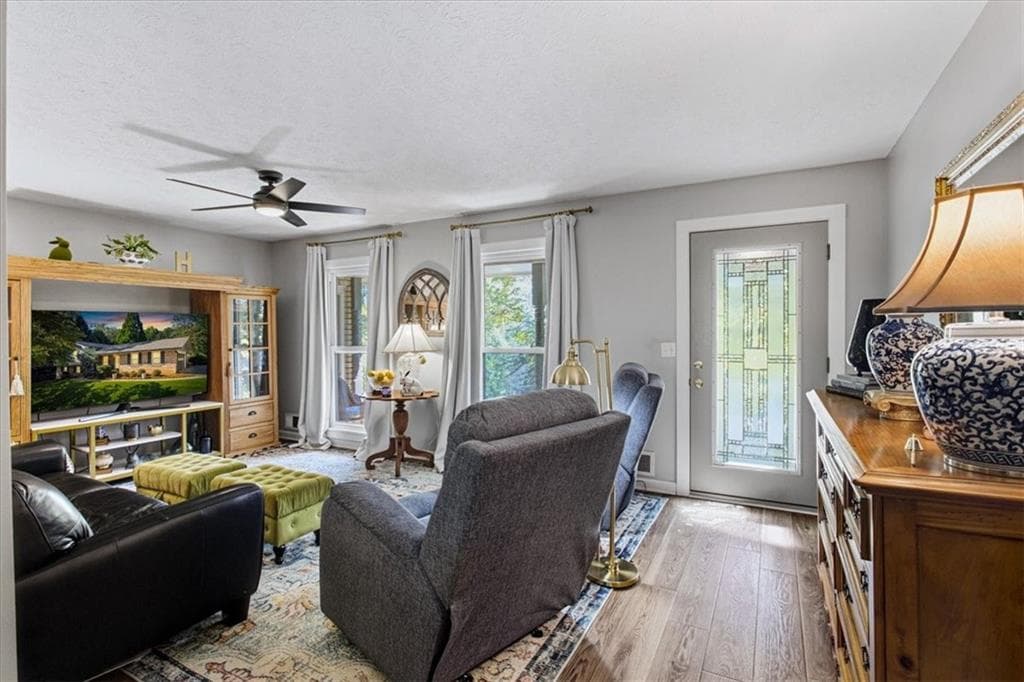 4 bedroom, 2 bathroom, 2,001 sq ft single family residence for sale at 669 Foxcliffe Court, Smyrna, GA 30082 — photo 4