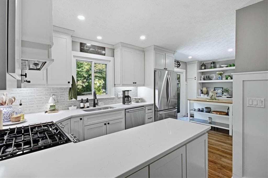 4 bedroom, 2 bathroom, 2,001 sq ft single family residence for sale at 669 Foxcliffe Court, Smyrna, GA 30082 — photo 8