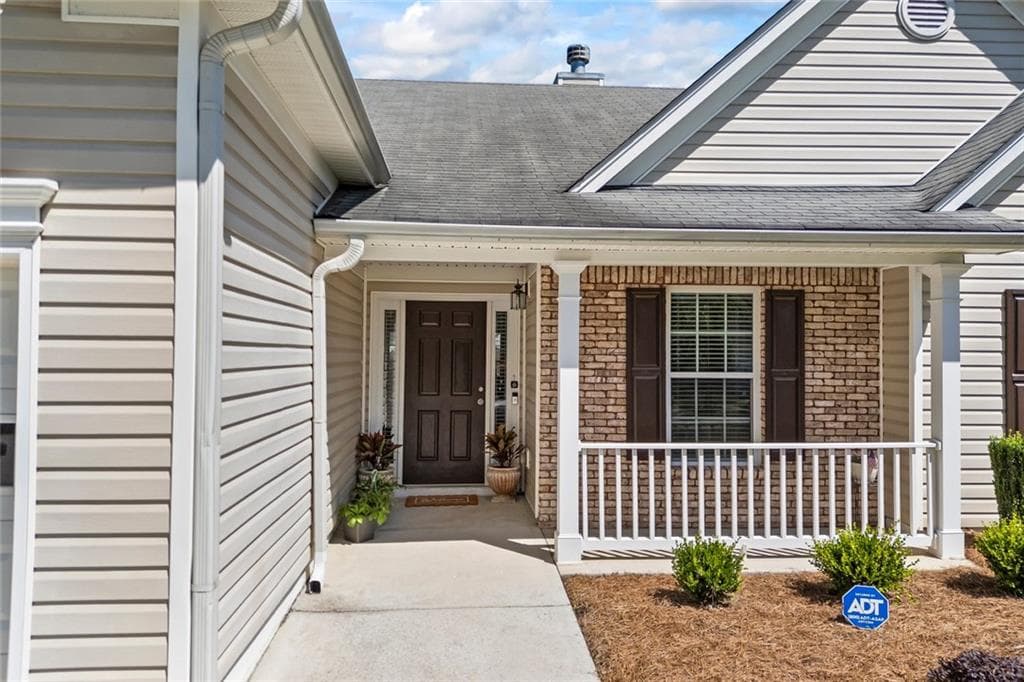 3 bedroom, 2 bathroom, 2,511 sq ft single family residence for sale at 3157 Nikle Creek Cove, Snellville, GA 30039 — photo 2