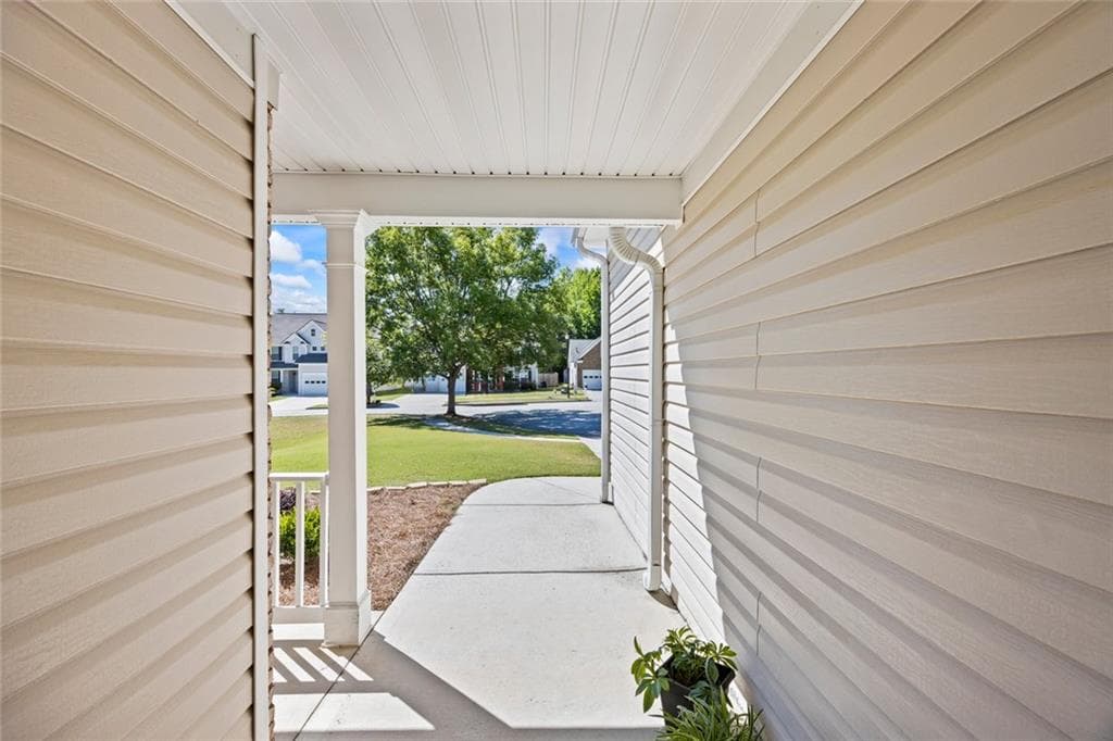 3 bedroom, 2 bathroom, 2,511 sq ft single family residence for sale at 3157 Nikle Creek Cove, Snellville, GA 30039 — photo 3