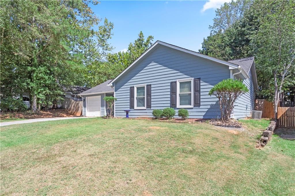 3 bedroom, 2 bathroom, 1,416 sq ft single family residence for sale at 1971 Marshes Glenn Drive, Norcross, GA 30071 — photo 2