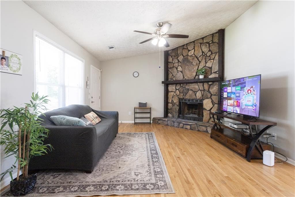 3 bedroom, 2 bathroom, 1,416 sq ft single family residence for sale at 1971 Marshes Glenn Drive, Norcross, GA 30071 — photo 4