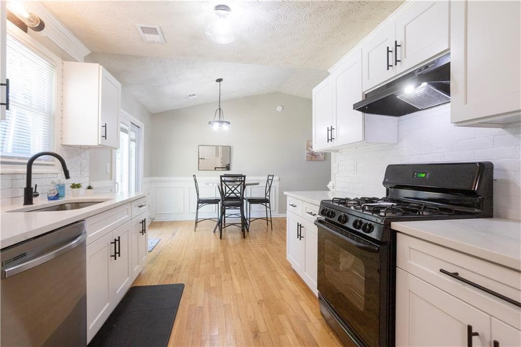 3 bedroom, 2 bathroom, 1,416 sq ft single family residence for sale at 1971 Marshes Glenn Drive, Norcross, GA 30071 — photo 8