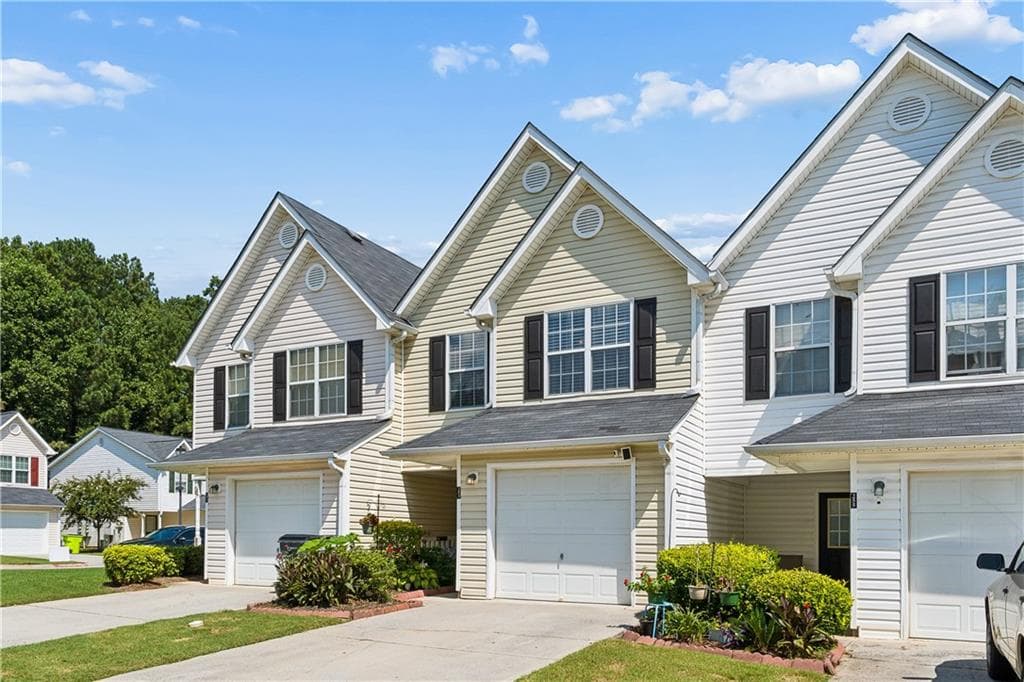 2 bedroom, 3 bathroom, 1,216 sq ft townhouse for sale at 253 Gallant Court 17, Mableton, GA 30126 — photo 2