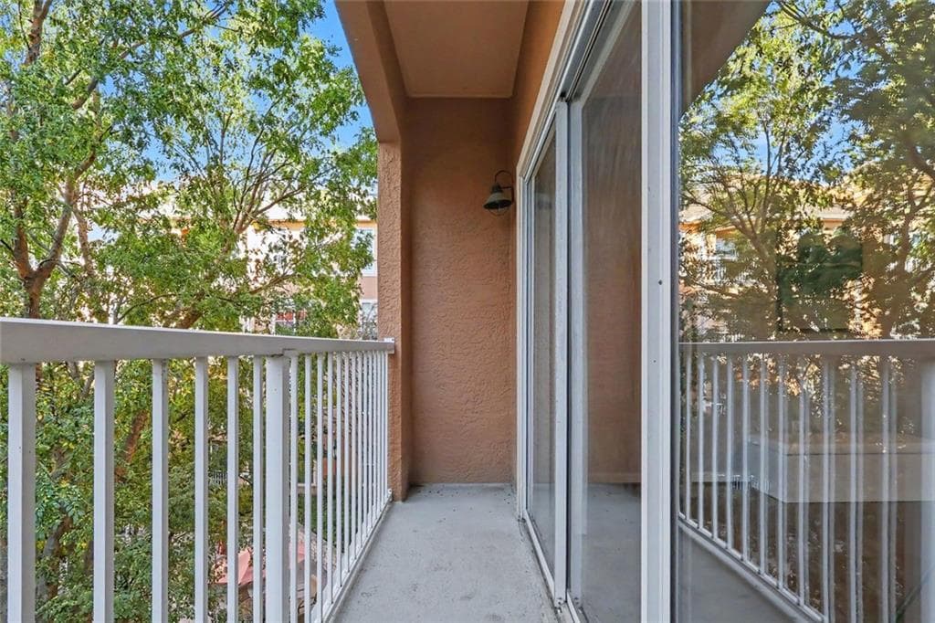 1 bedroom, 1 bathroom, 754 sq ft condominium for sale at 10 Perimeter Summit Boulevard 4320, Atlanta, GA 30319 — photo 6