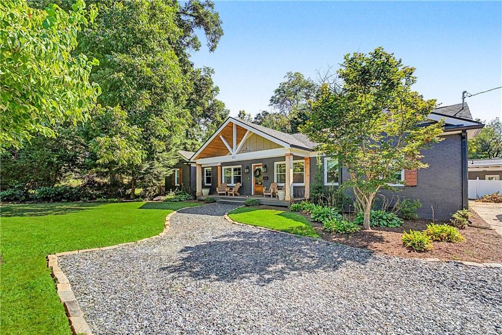3 bedroom, 3 bathroom, 1,912 sq ft single family residence for sale at 512 Cherokee St NE, Marietta, GA 30060 — photo 2