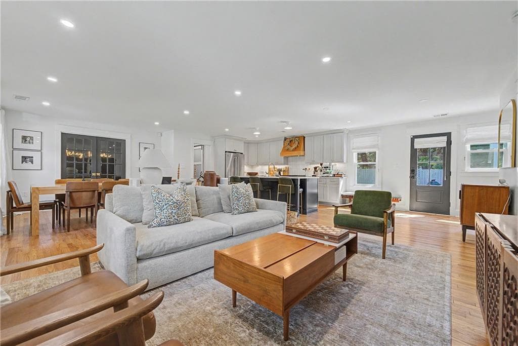 3 bedroom, 3 bathroom, 1,912 sq ft single family residence for sale at 512 Cherokee St NE, Marietta, GA 30060 — photo 8
