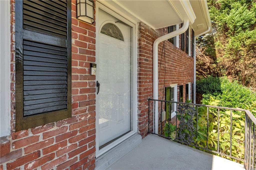 4 bedroom, 2 bathroom, 1,642 sq ft single family residence for sale at 3587 Terri Lynn Court, Tucker, GA 30084 — photo 4