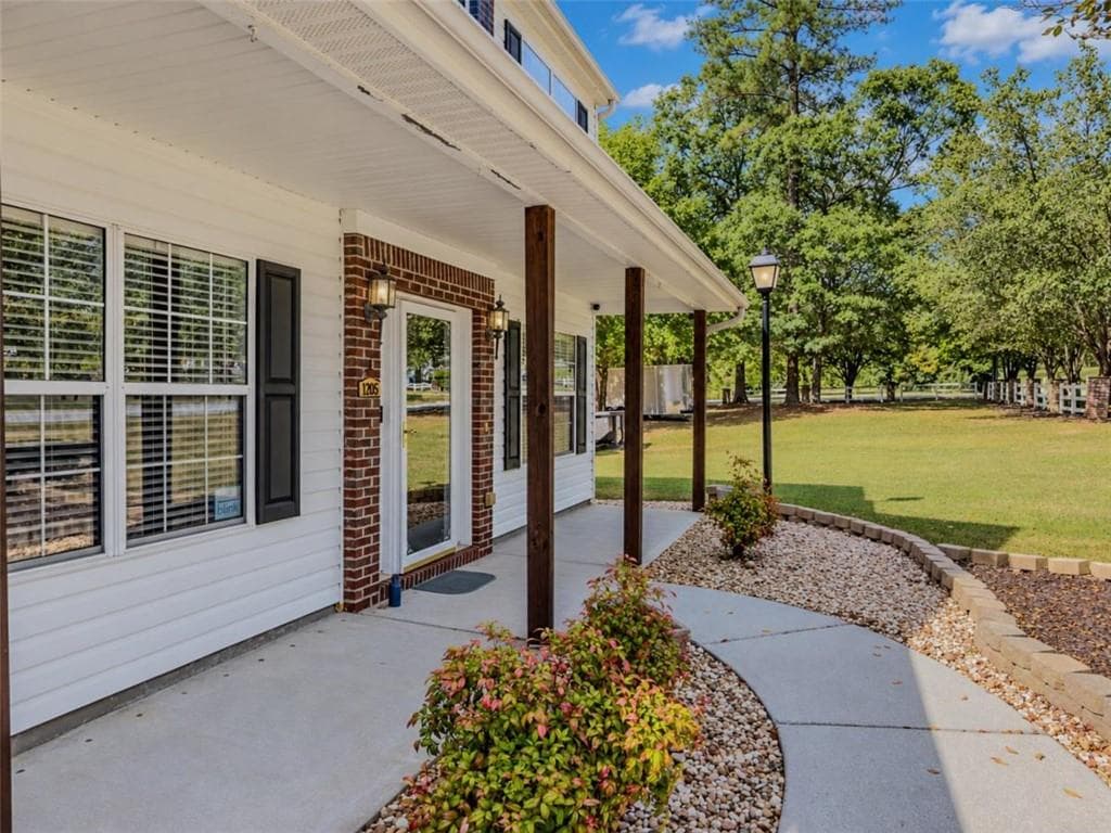 4 bedroom, 3 bathroom, 2,550 sq ft single family residence for sale at 1205 Mystic Drive, Loganville, GA 30052 — photo 8