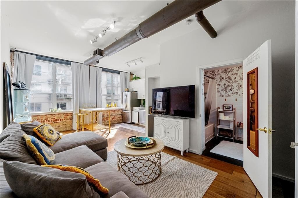 1 bedroom, 1 bathroom, 625 sq ft condominium for sale at 800 Peachtree Street 8601, Atlanta, GA 30308