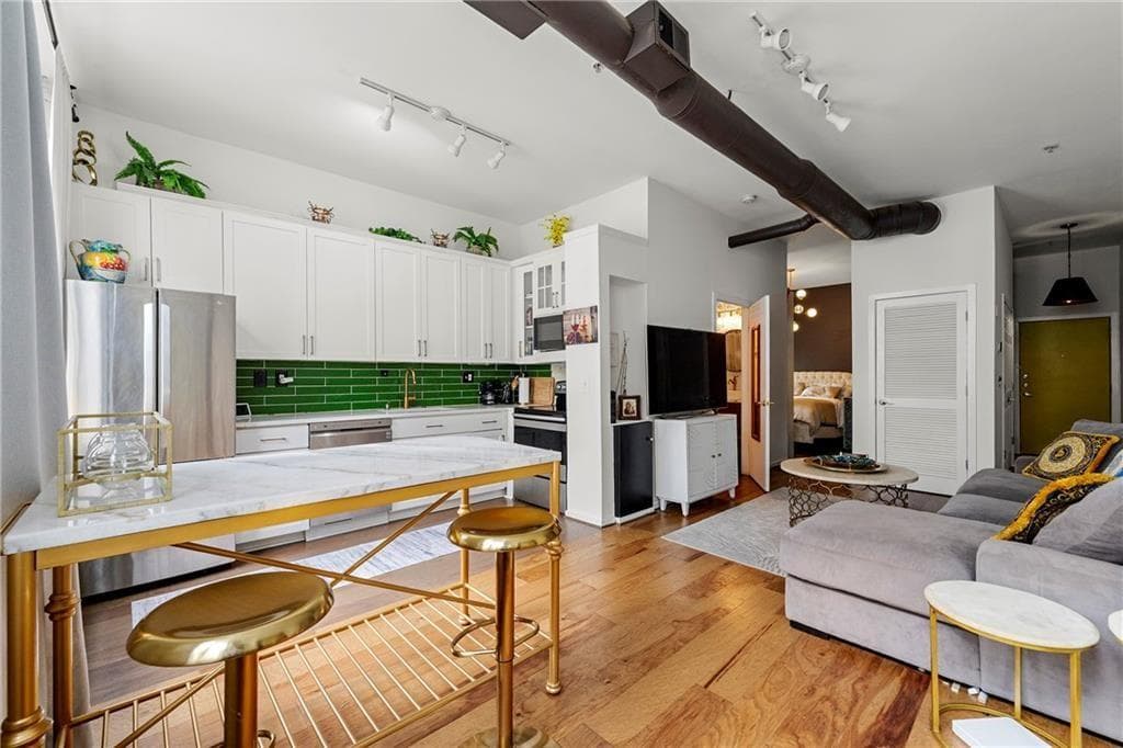 1 bedroom, 1 bathroom, 625 sq ft condominium for sale at 800 Peachtree Street 8601, Atlanta, GA 30308 — photo 6