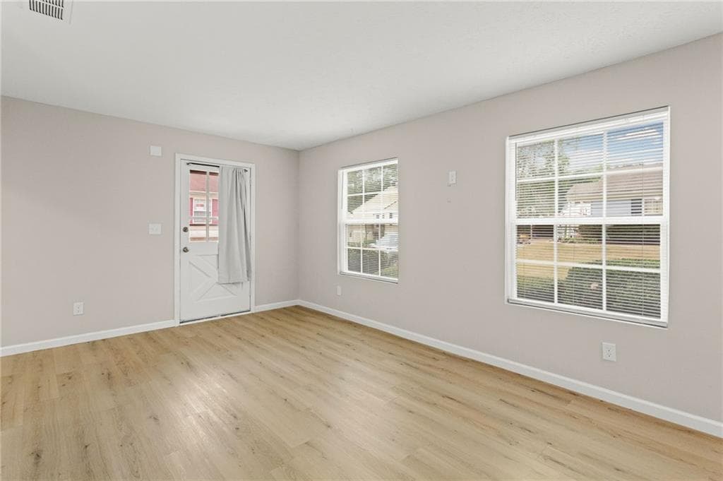 2 bedroom, 1 bathroom, 882 sq ft townhouse for sale at 1321 Surrey Lane, Marietta, GA 30008 — photo 6