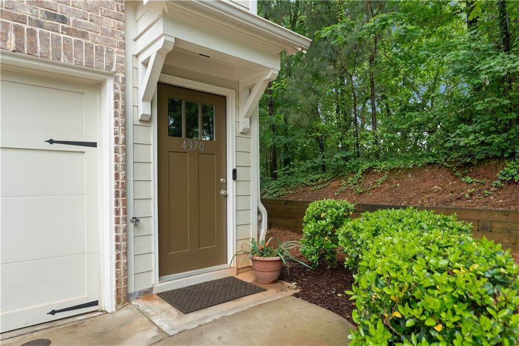 4 bedroom, 4 bathroom, 1,948 sq ft townhouse for sale at 4370 Morning View, Stone Mountain, GA 30083 — photo 2