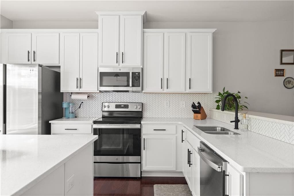 4 bedroom, 4 bathroom, 1,948 sq ft townhouse for sale at 4370 Morning View, Stone Mountain, GA 30083 — photo 3