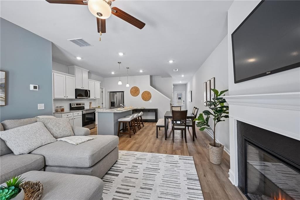 4 bedroom, 3 bathroom, 1,812 sq ft townhouse for sale at 1448 Barlow Road, Lithonia, GA 30058 — photo 6