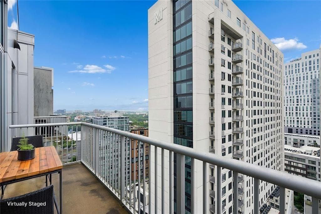 1 bedroom, 1 bathroom, 768 sq ft condominium for sale at 44 Peachtree Place 2027, Atlanta, GA 30309 — photo 2