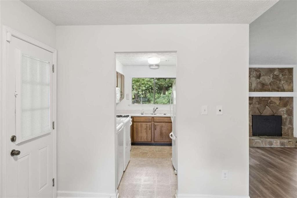 3 bedroom, 2 bathroom, 1,152 sq ft single family residence for sale at 101 Valley Court, Stockbridge, GA 30281 — photo 6