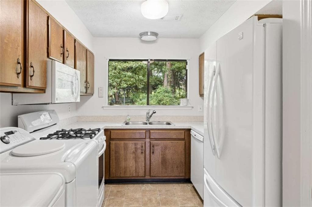 3 bedroom, 2 bathroom, 1,152 sq ft single family residence for sale at 101 Valley Court, Stockbridge, GA 30281 — photo 7