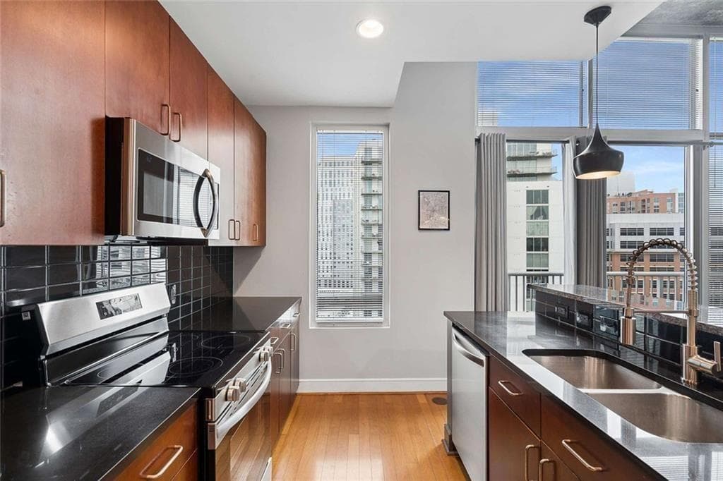 1 bedroom, 1 bathroom, 768 sq ft condominium for sale at 44 Peachtree Place 2027, Atlanta, GA 30309 — photo 6