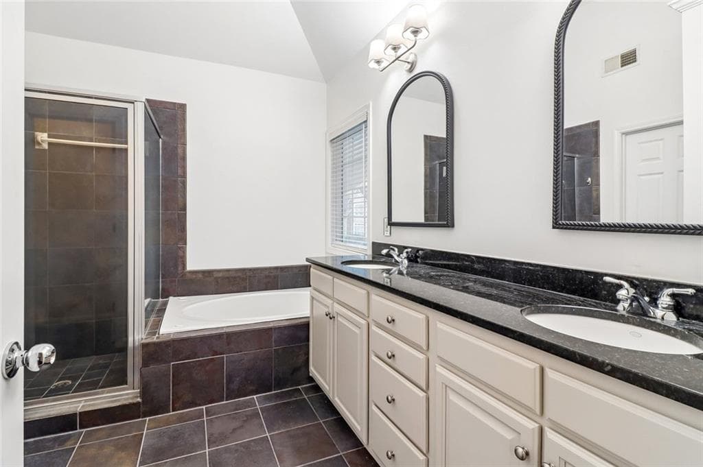4 bedroom, 3 bathroom, 2,287 sq ft single family residence for sale at 5751 Vinings Place Court, Mableton, GA 30126 — photo 6