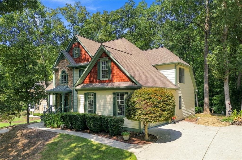 6 bedroom, 4 bathroom, 4,205 sq ft single family residence for sale at 7930 Willow Point, Gainesville, GA 30506 — photo 2