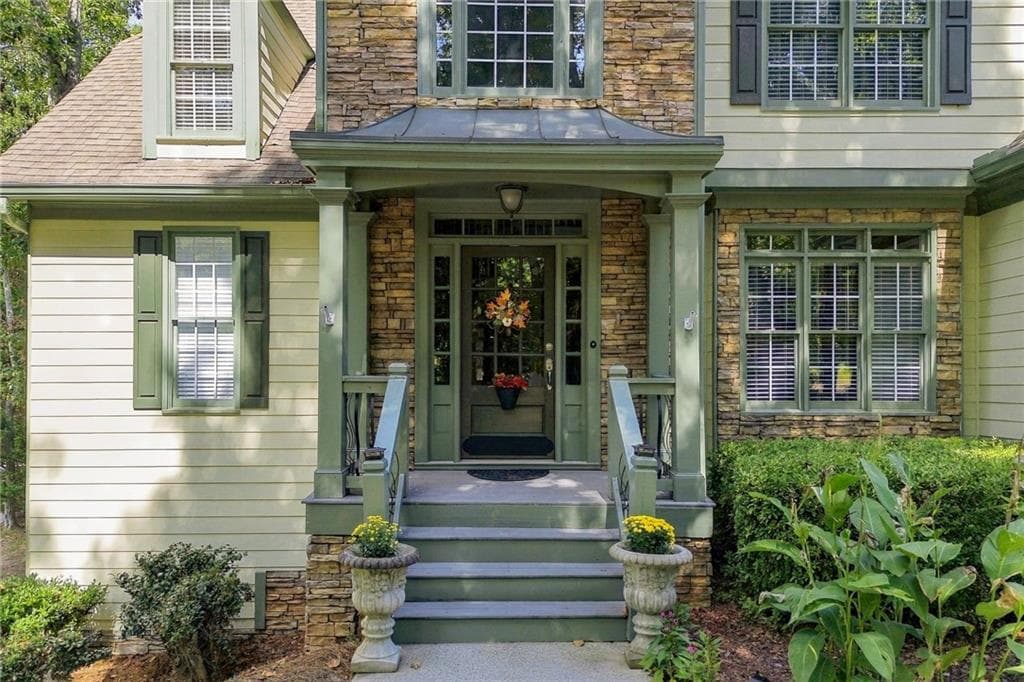 6 bedroom, 4 bathroom, 4,205 sq ft single family residence for sale at 7930 Willow Point, Gainesville, GA 30506 — photo 3