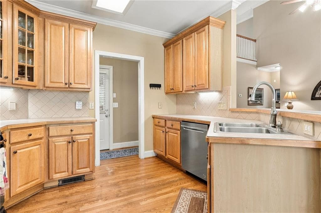 6 bedroom, 4 bathroom, 4,205 sq ft single family residence for sale at 7930 Willow Point, Gainesville, GA 30506 — photo 7