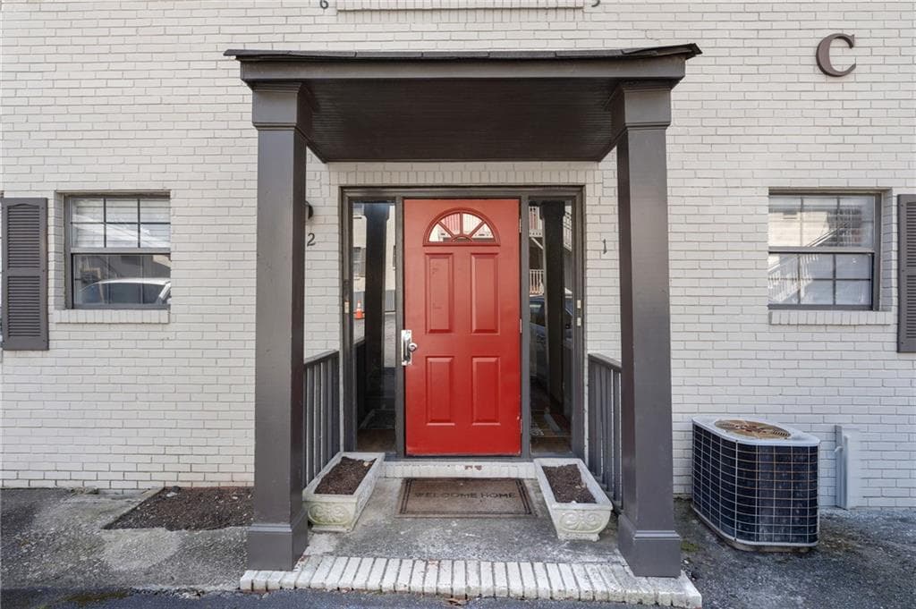 1 bedroom, 1 bathroom, 840 sq ft condominium for sale at 410 Candler Park Drive C1, Atlanta, GA 30307