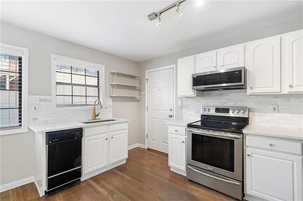 1 bedroom, 1 bathroom, 840 sq ft condominium for sale at 410 Candler Park Drive C1, Atlanta, GA 30307 — photo 4