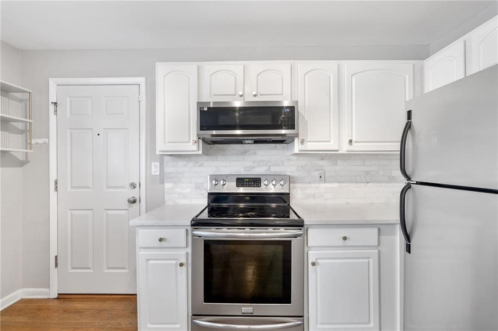 1 bedroom, 1 bathroom, 840 sq ft condominium for sale at 410 Candler Park Drive C1, Atlanta, GA 30307 — photo 5