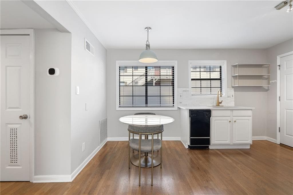 1 bedroom, 1 bathroom, 840 sq ft condominium for sale at 410 Candler Park Drive C1, Atlanta, GA 30307 — photo 6