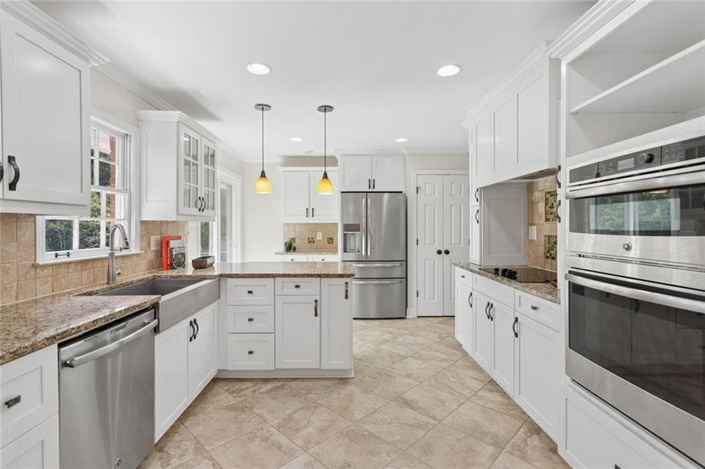 4 bedroom, 3 bathroom, 2,430 sq ft single family residence for sale at 3060 Greenwood Trail, Marietta, GA 30067 — photo 3