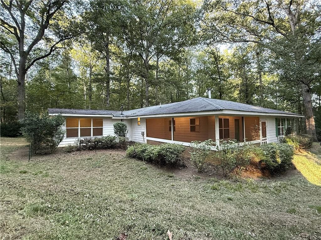 3 bedroom, 2 bathroom, 1,508 sq ft home for sale at 3055 Longstreet Road, Milton, GA