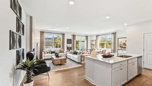 3 bedroom, 3 bathroom, 1,855 sq ft townhouse for sale at 7254 Sherwood Square Drive 12, Flowery Branch, GA 30542 — photo 4