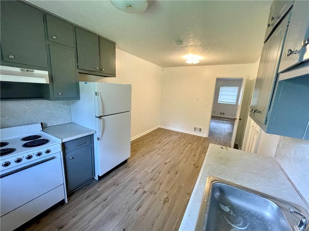 2 bedroom, 1 bathroom, 1,700 sq ft duplex for rent at 2906 Skyland Drive, Brookhaven, GA 30341 for $1,575 a month — photo 2