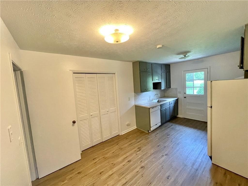 2 bedroom, 1 bathroom, 1,700 sq ft duplex for rent at 2906 Skyland Drive, Brookhaven, GA 30341 for $1,575 a month — photo 4