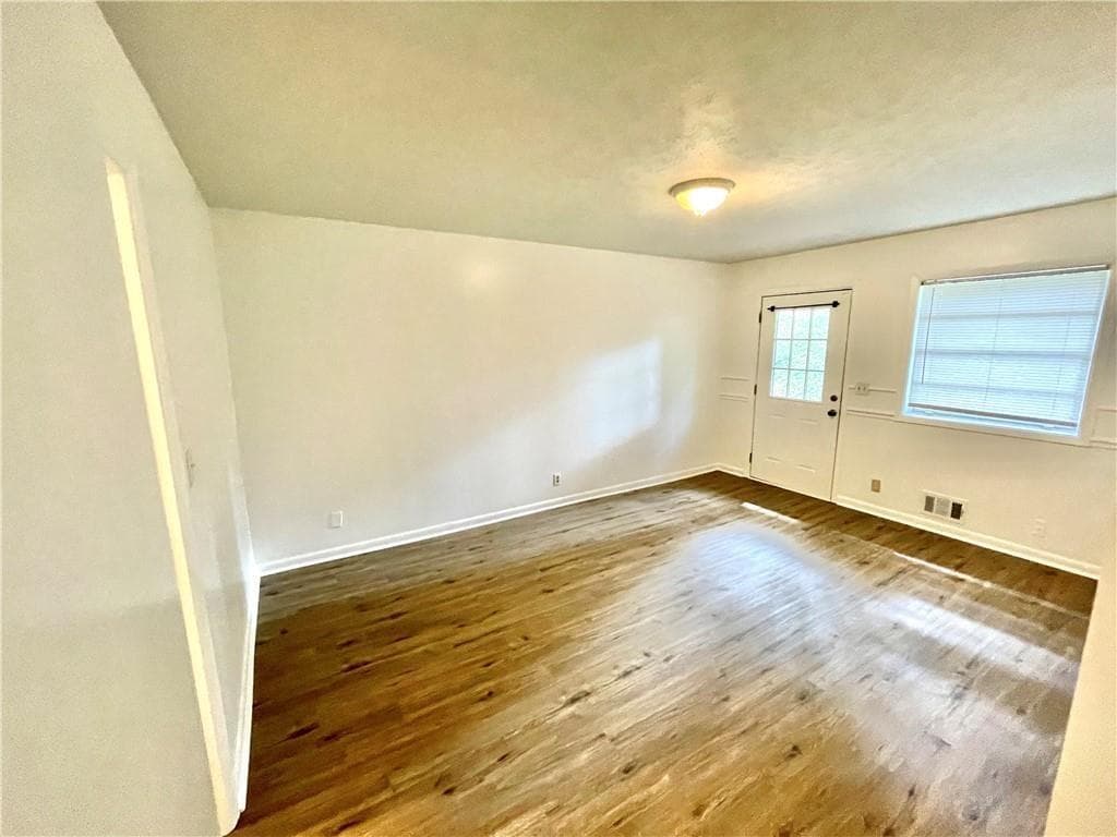 2 bedroom, 1 bathroom, 1,700 sq ft duplex for rent at 2906 Skyland Drive, Brookhaven, GA 30341 for $1,575 a month — photo 5