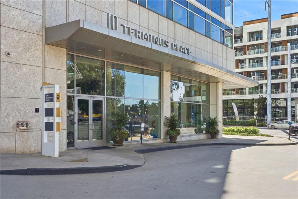 2 bedroom, 3 bathroom, 1,932 sq ft condominium for sale at 3325 Piedmont Road 2003, Atlanta, GA 30305 — photo 3
