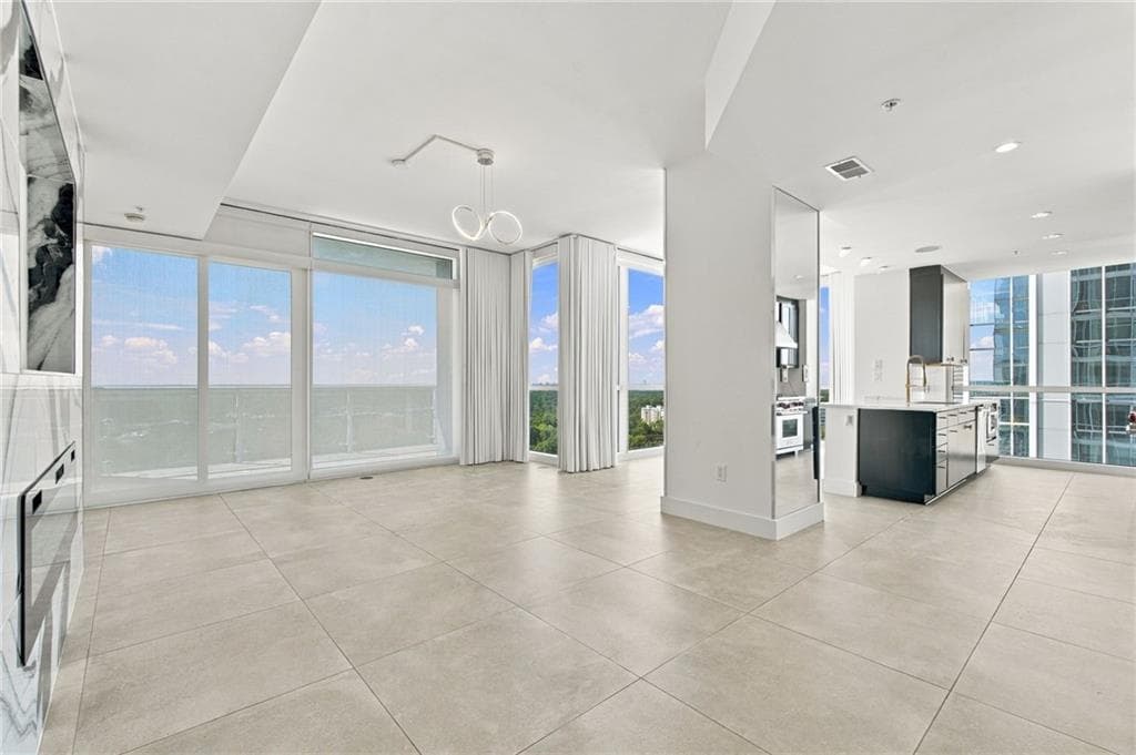 2 bedroom, 3 bathroom, 1,932 sq ft condominium for sale at 3325 Piedmont Road 2003, Atlanta, GA 30305 — photo 4