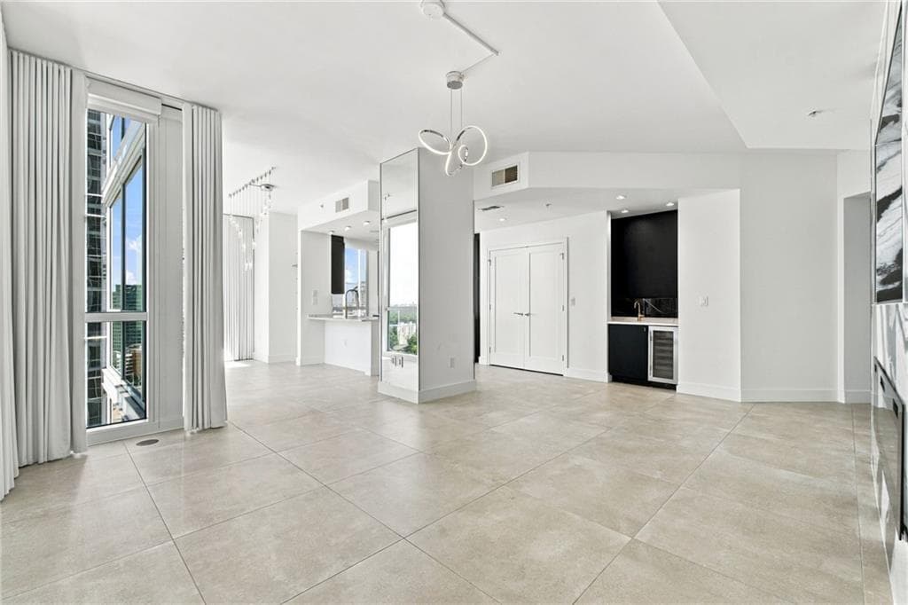2 bedroom, 3 bathroom, 1,932 sq ft condominium for sale at 3325 Piedmont Road 2003, Atlanta, GA 30305 — photo 5