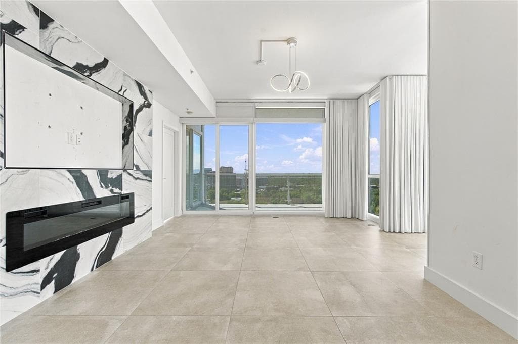 2 bedroom, 3 bathroom, 1,932 sq ft condominium for sale at 3325 Piedmont Road 2003, Atlanta, GA 30305 — photo 6