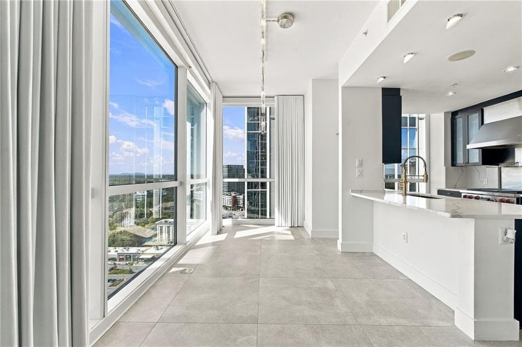 2 bedroom, 3 bathroom, 1,932 sq ft condominium for sale at 3325 Piedmont Road 2003, Atlanta, GA 30305 — photo 7