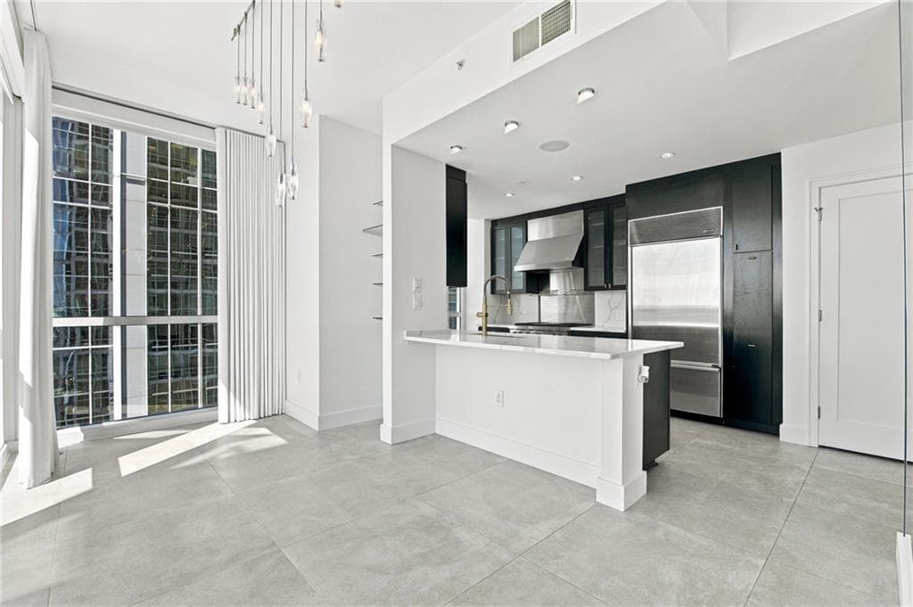 2 bedroom, 3 bathroom, 1,932 sq ft condominium for sale at 3325 Piedmont Road 2003, Atlanta, GA 30305 — photo 8