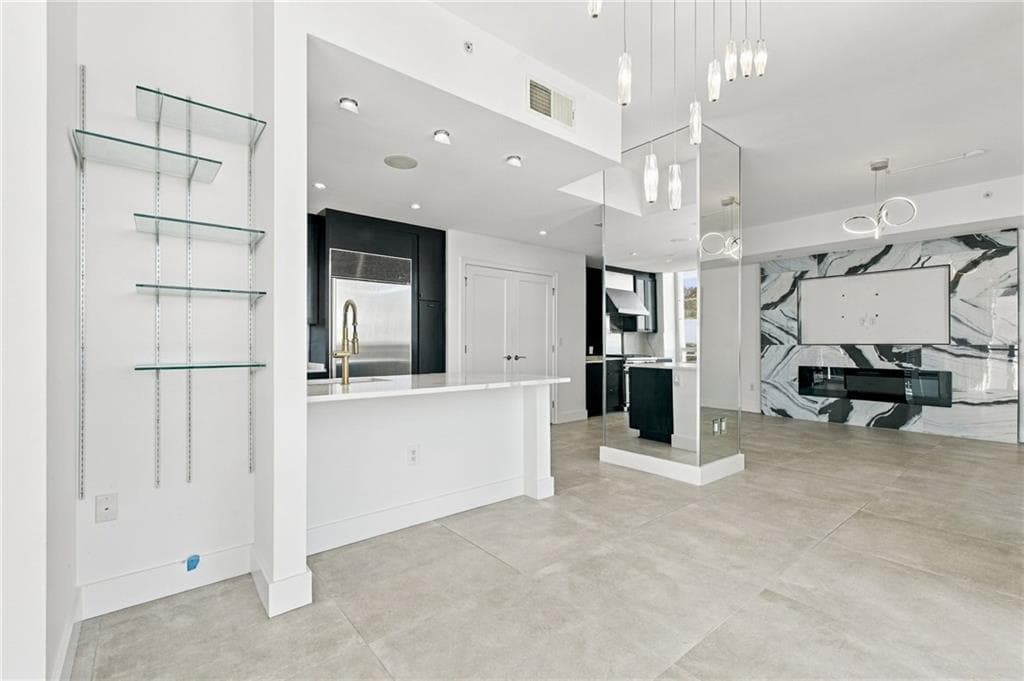 2 bedroom, 3 bathroom, 1,932 sq ft condominium for sale at 3325 Piedmont Road 2003, Atlanta, GA 30305 — photo 10